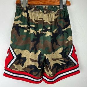 VTG Hardwood Classics Chicago Bulls Camoflauge Shorts Med